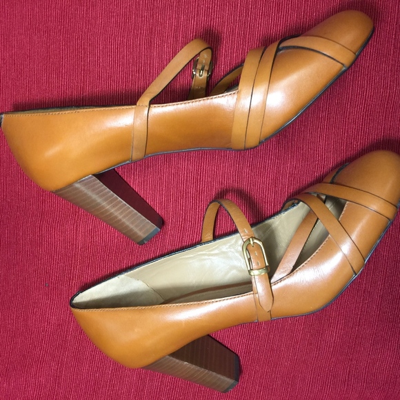 Chloe Tan Heels - Picture 1 of 6